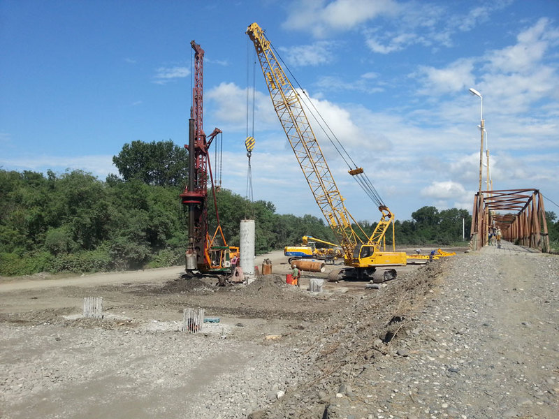 Строительство моста через реку Самур. Республика Дагестан
